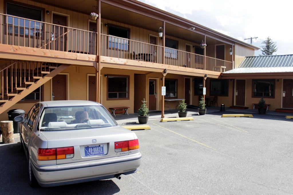 Country Motor Inn Ливингстън Екстериор снимка