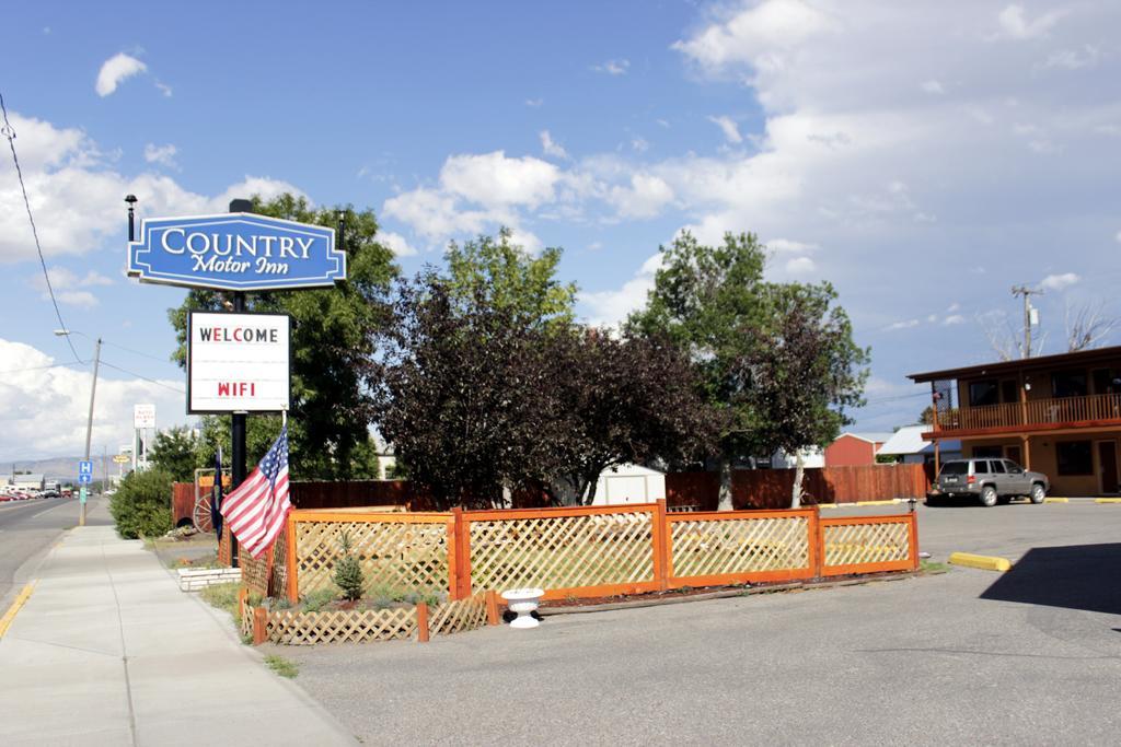 Country Motor Inn Ливингстън Екстериор снимка