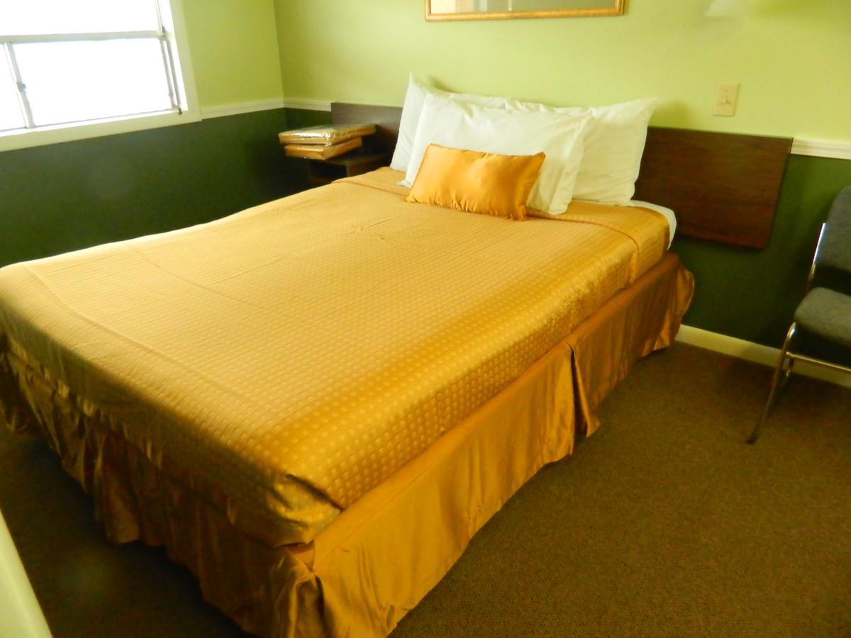 Country Motor Inn Ливингстън Екстериор снимка