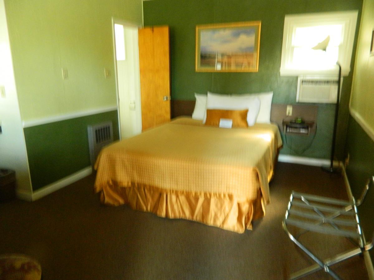 Country Motor Inn Ливингстън Екстериор снимка