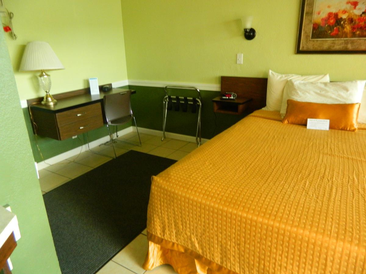 Country Motor Inn Ливингстън Екстериор снимка