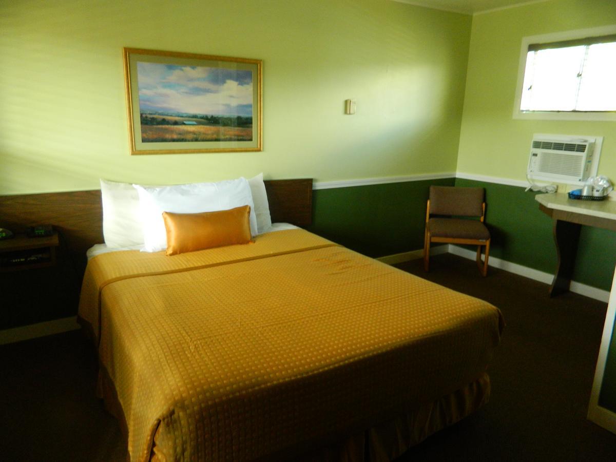 Country Motor Inn Ливингстън Екстериор снимка