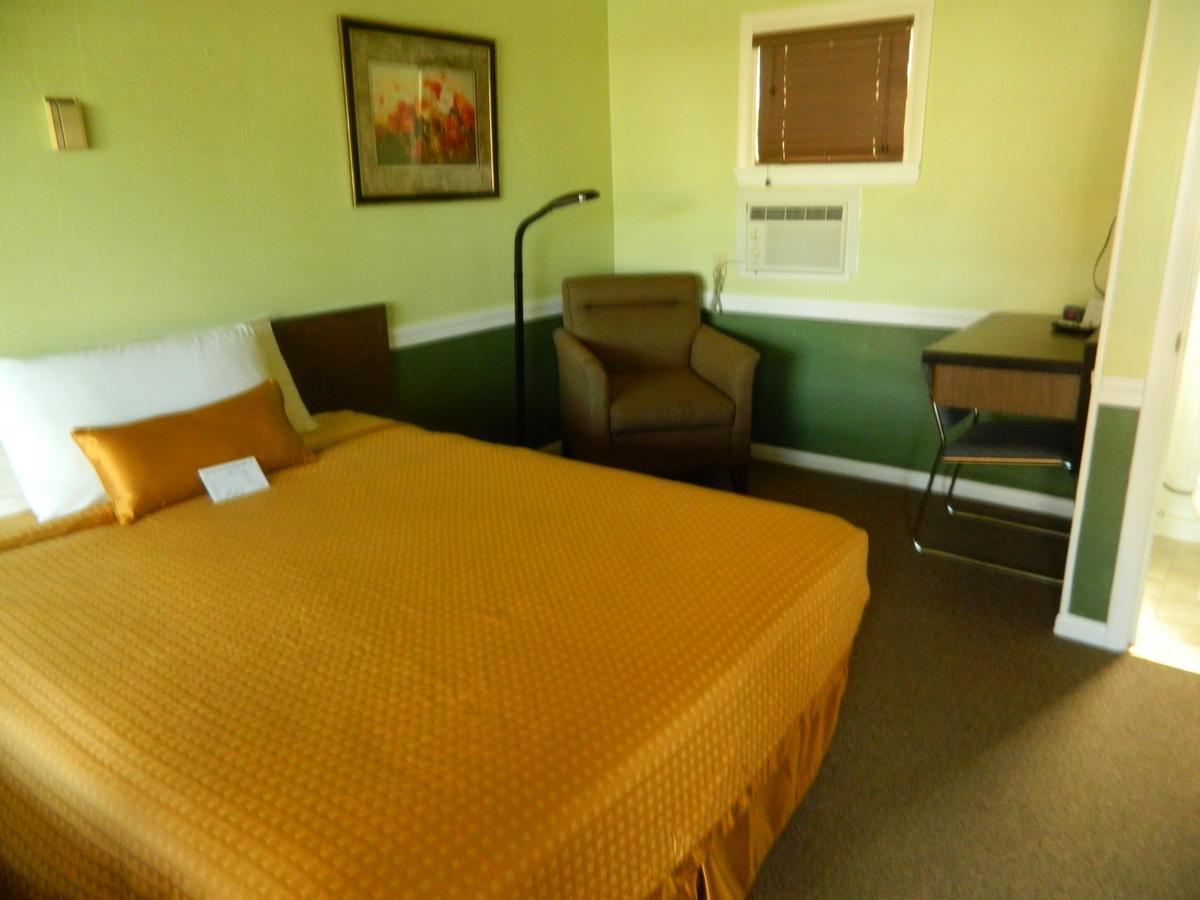 Country Motor Inn Ливингстън Екстериор снимка