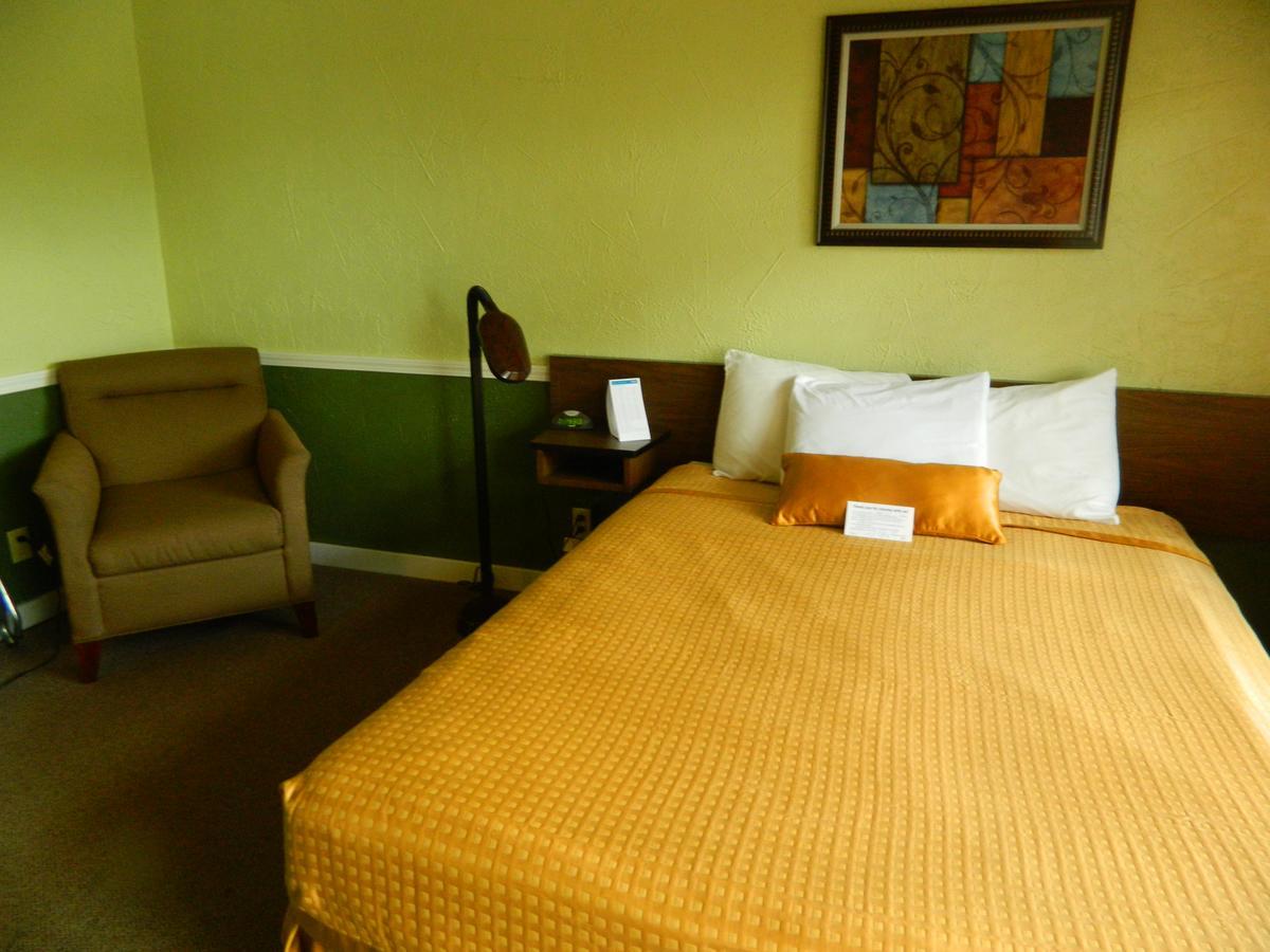 Country Motor Inn Ливингстън Екстериор снимка