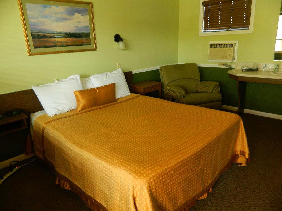 Country Motor Inn Ливингстън Екстериор снимка