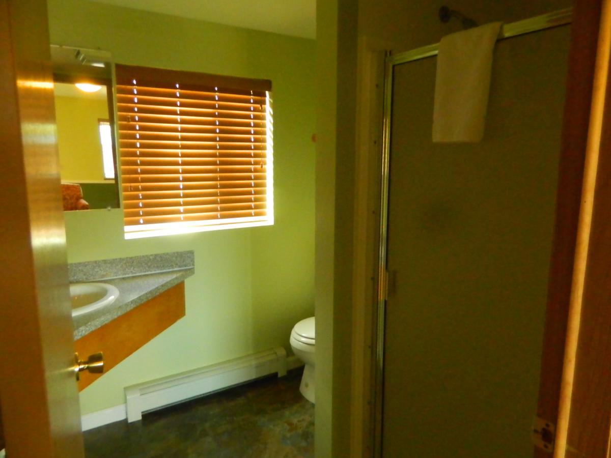 Country Motor Inn Ливингстън Екстериор снимка