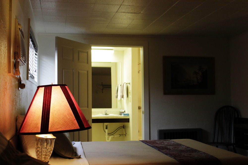 Country Motor Inn Ливингстън Екстериор снимка